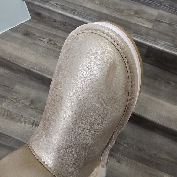 Sugar boots, rose gold with soft flee e lining. Women's size 7 - Picture 4 of 7